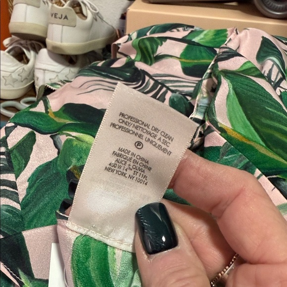 Alice + Olivia Randa Ruffle Henly Top in Silk Palm Print Size XS - Picture 8 of 13